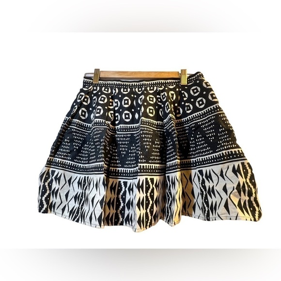 Sale Forever 21 Women's Skirt Size 28/S Black White Lined Pleated Skirt - Picture 12 of 14